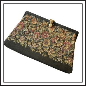 VINTAGE 1940-1950 Tapestry Clutch Beautiful Condition
